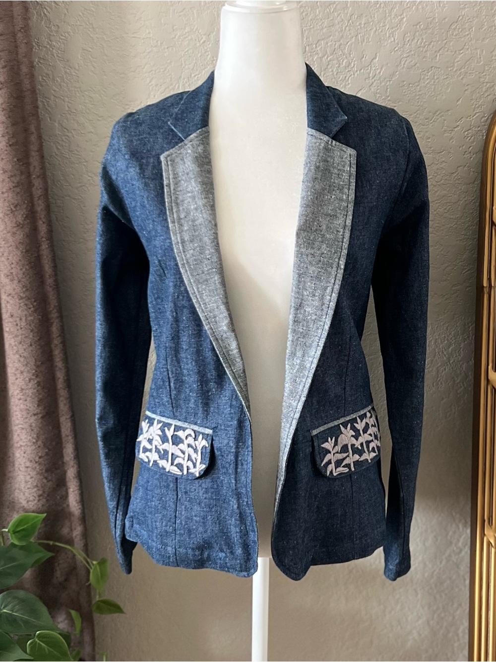 Amor & Rosas Custom Handmade Embroidered Denim Blazer Size Small